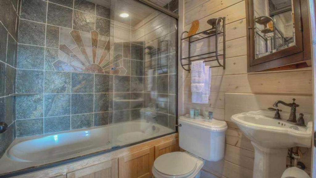 فيلا Champagne Chalet - Cuddleup Morganton المظهر الخارجي الصورة